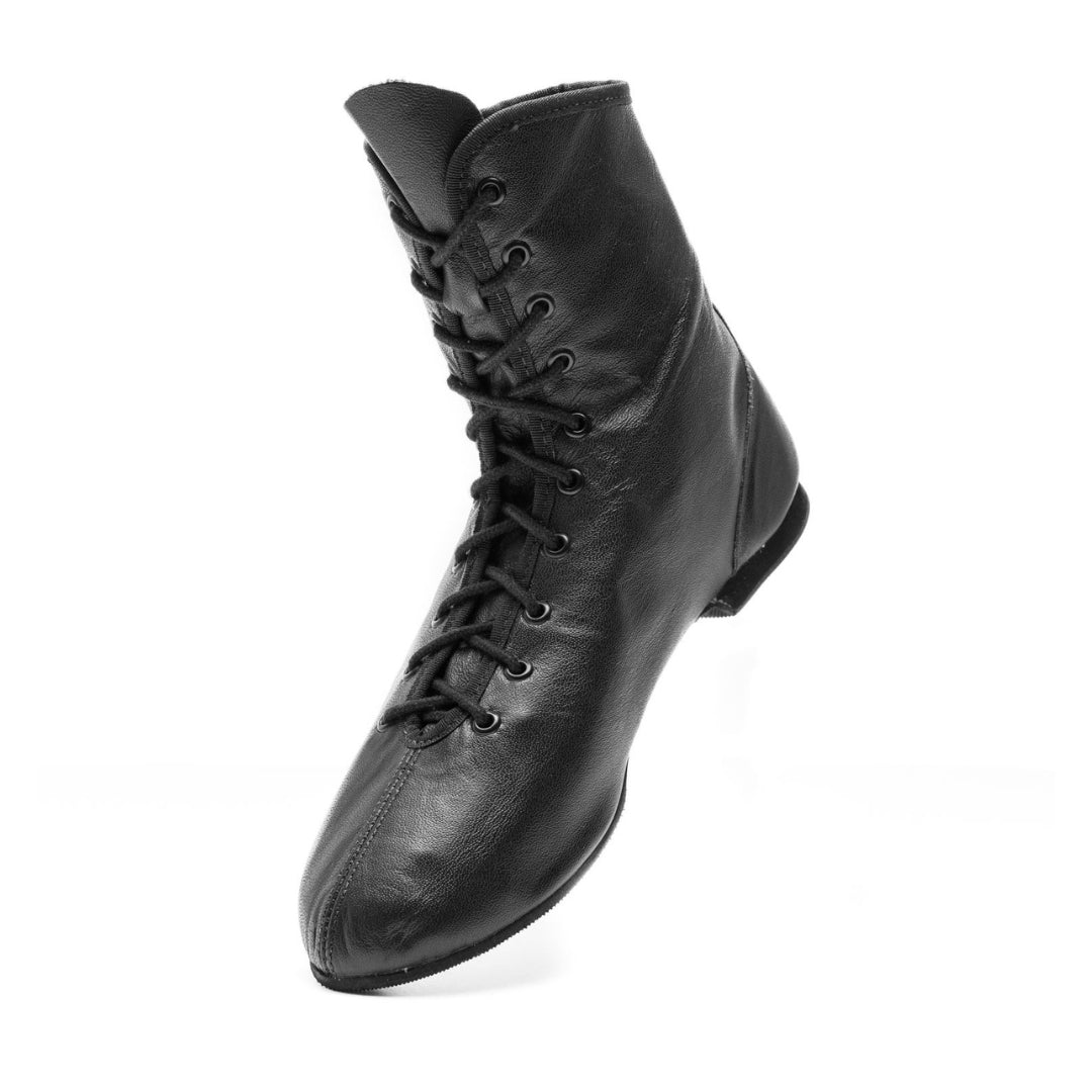 Rumpf 4120 HIT I Gardestiefel in Schwarz, schwarzer Schnürballerina auf weißem Grund.